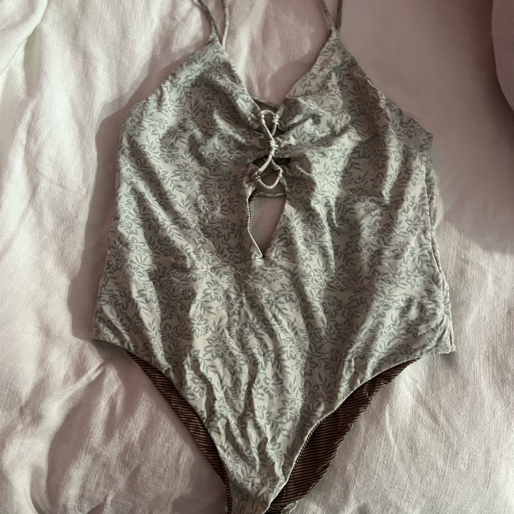 Acacia one piece